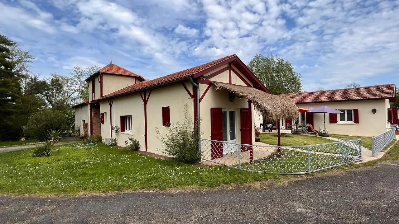 Villa Metairie De Moutiques à Cazaubon